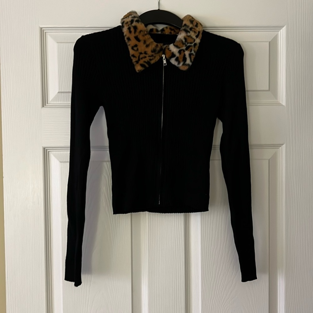 NWOT Forever 21 Faux Leopard Fur Zip-Up Sweater Size S - Picture 1 of 7